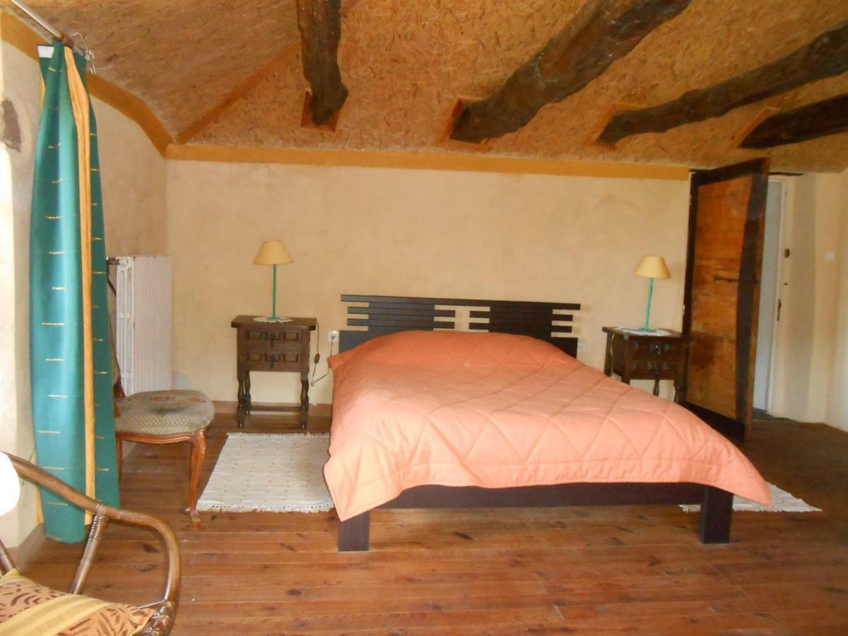 Chambre D'Hotes Des Monts Saint-Izaire Bagian luar foto